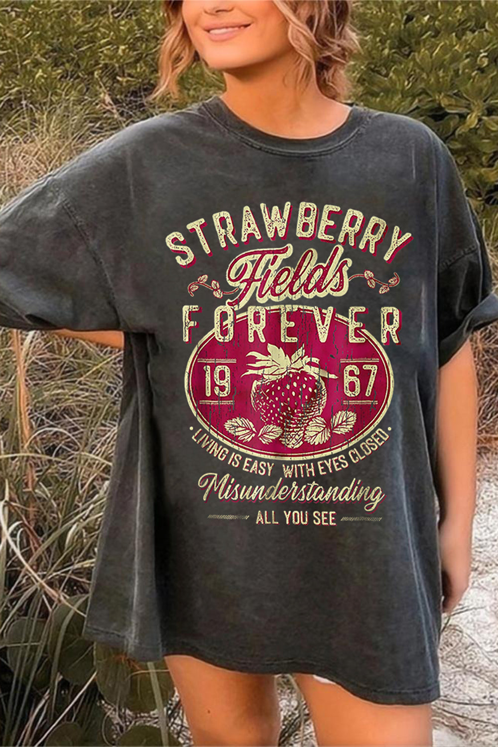 T-Shirt Old School Merch, Shirt Old School Band Beatle Strawberry Fields For Women