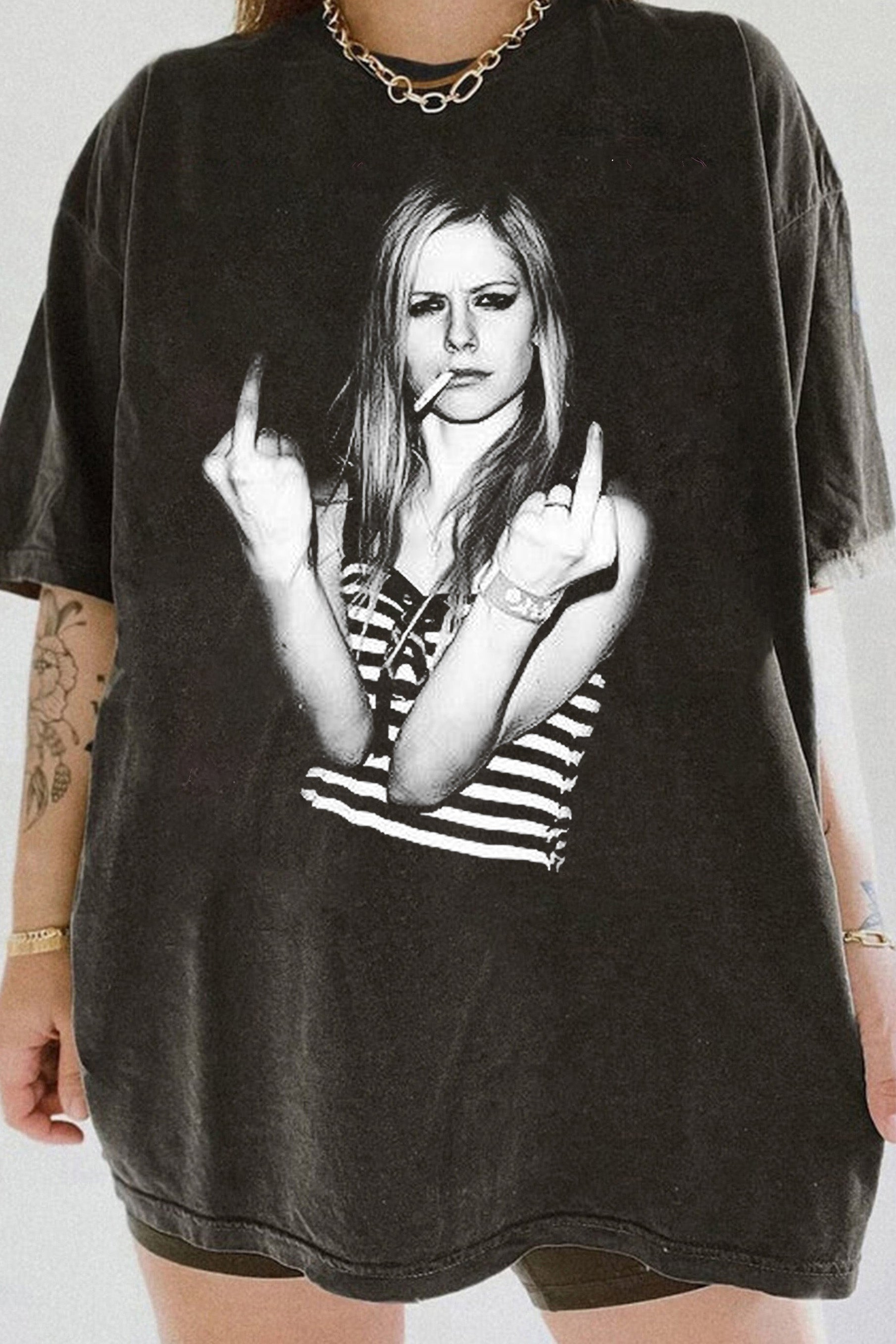 New T-Shirt Avril Gives Merch, Shirt Avril Gives Middle Finger Retro For Women