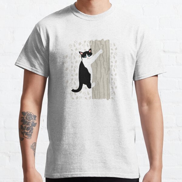 Cats climb down backwards Classic T-Shirt